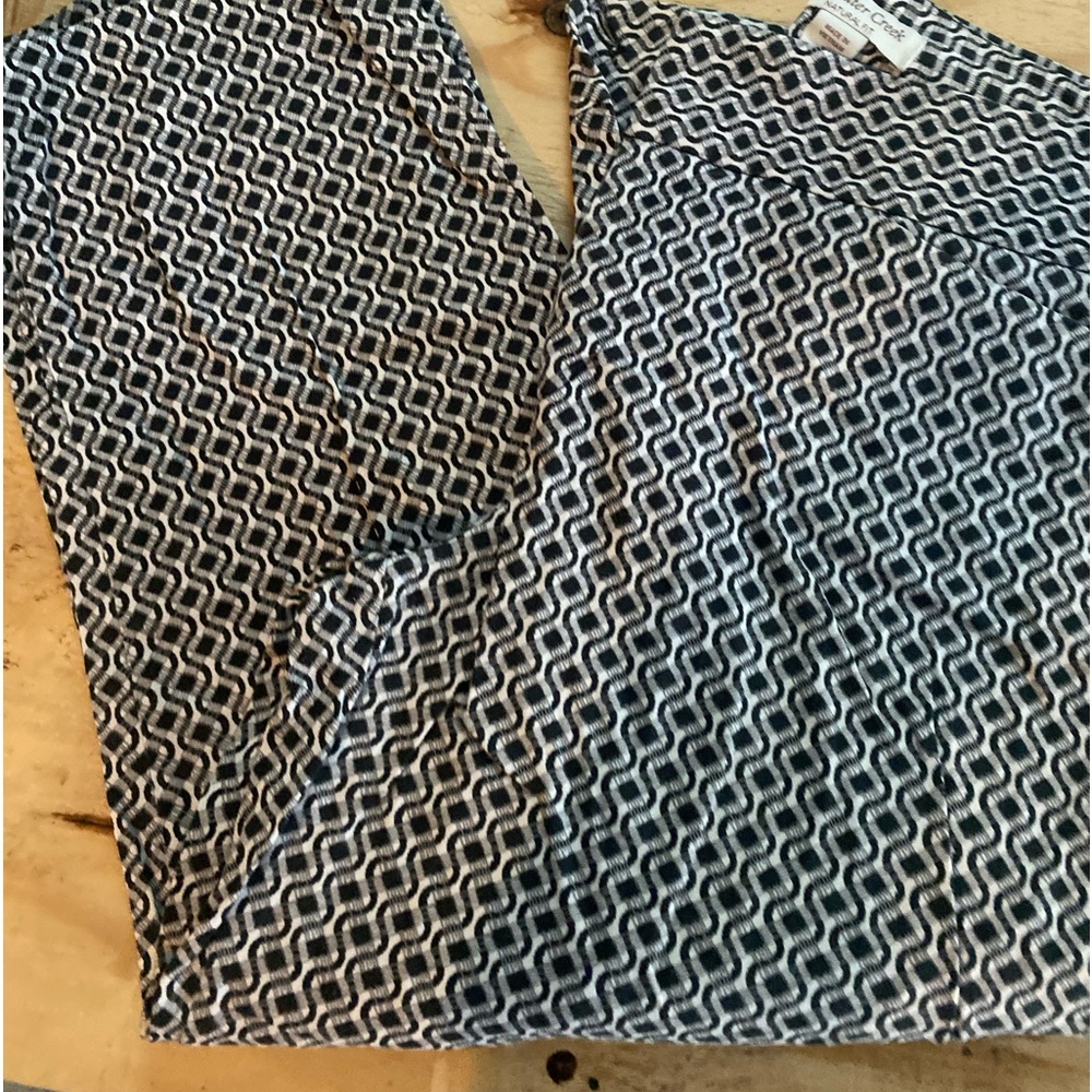 Size 8 cropped pants beautiful geometric navy print